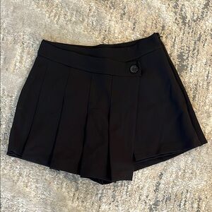 Black Pleated Women's Shorts